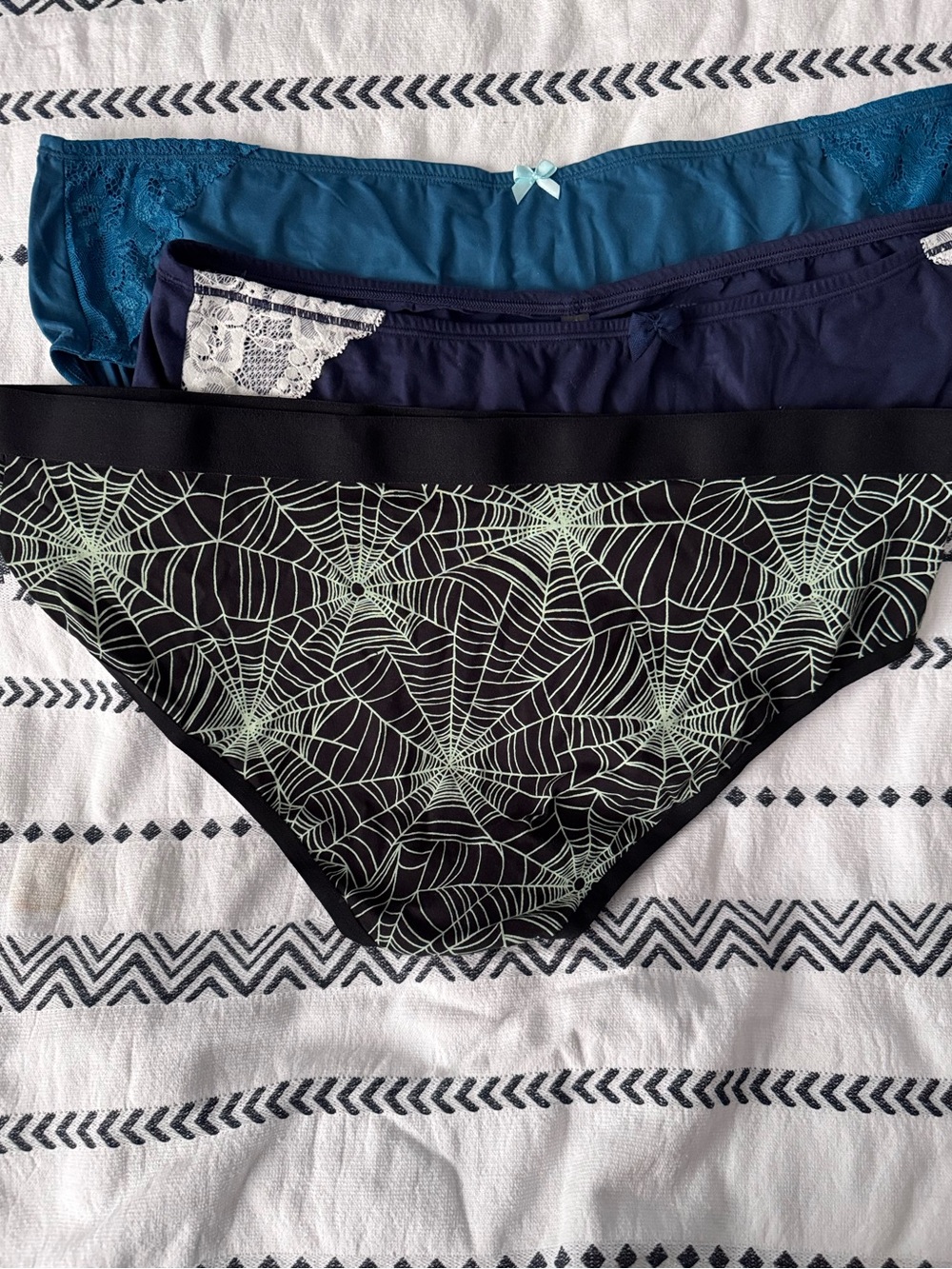 Torrid Hipster Panties underwear Women’s size 2 spiderwebs glow in the dark - Picture 2 of 8